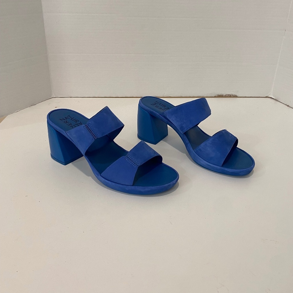Naturalizer NWT size 8b blue leather sandals